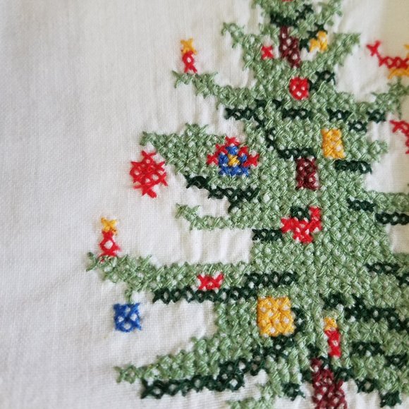 2 -TWO Vintage Lillian Vernon Christmas Tree Guest Towels Cross Stitch Bathroom - Picture 3 of 17